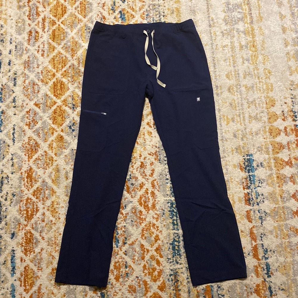 Men’s Navy Large FIGS Scrubs Top & Bottom - Technical Collection